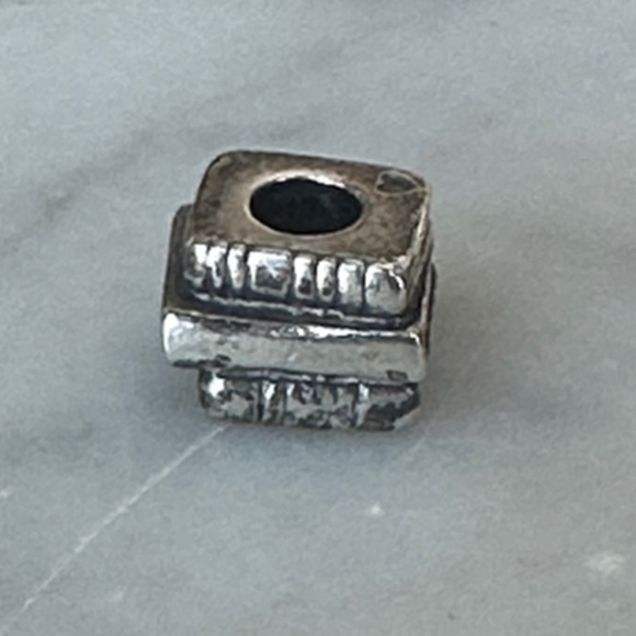 2013 Trollbeads Friends Sterling Silver Stacked Books Bracelet Charm - Picture 3 of 7